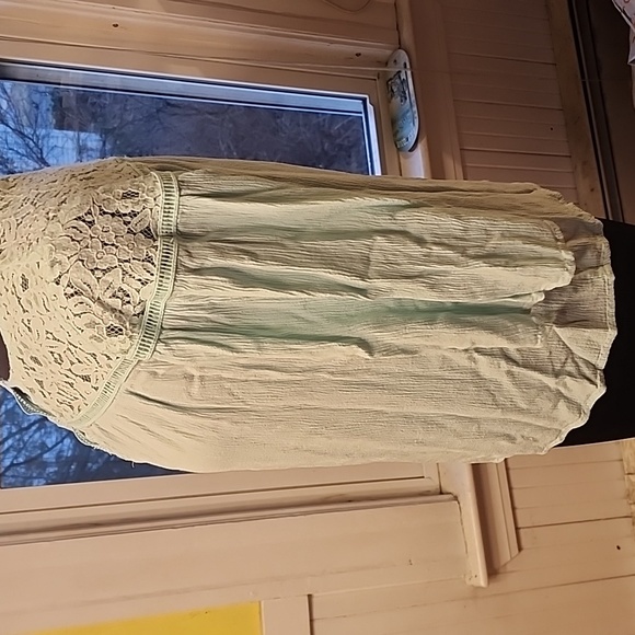 Westport women's size medium blouse with beautiful lace at shoulders - Picture 2 of 5